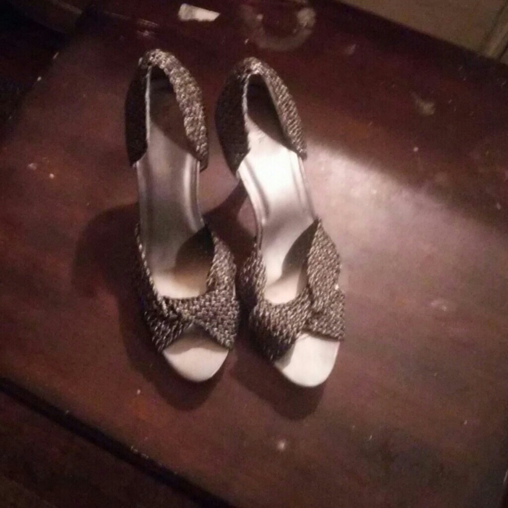 Stiletto silver chain open to shoes never worn